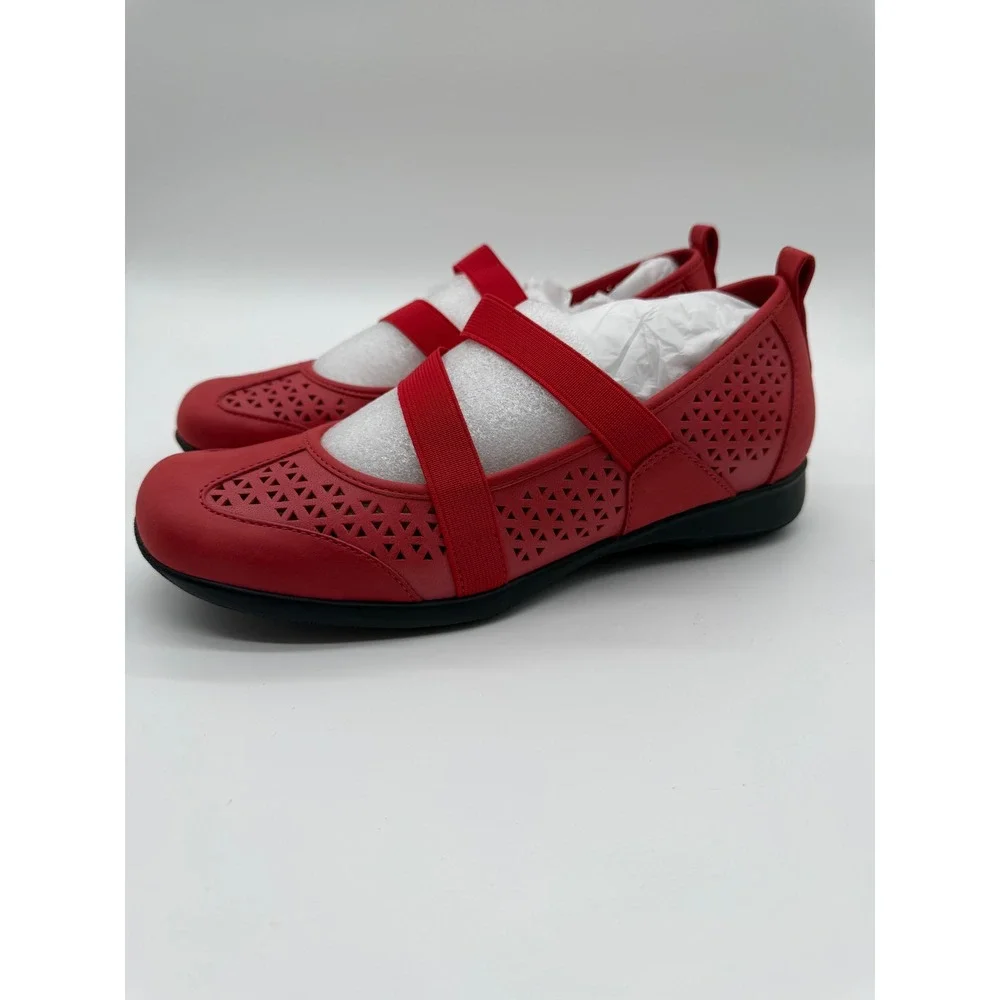 Trotters Josie Red Perforated Leather Mary Jane Flats T1761-610‎ Womens 7.5 WW